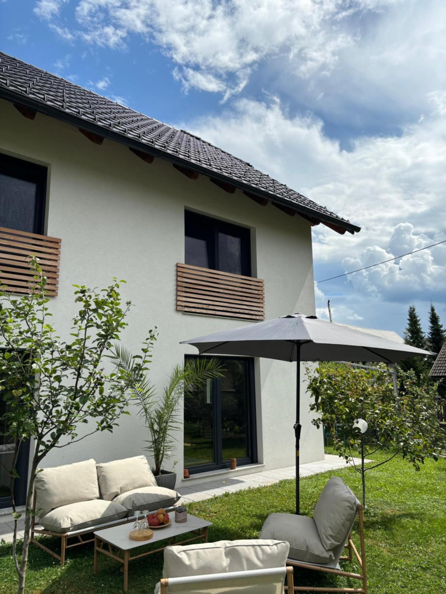 Aura Apartments Zirovnica Exterior photo